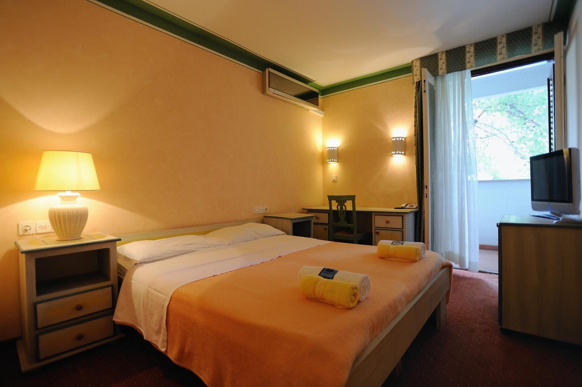 Hotel Solitudo Uble Exteriör bild